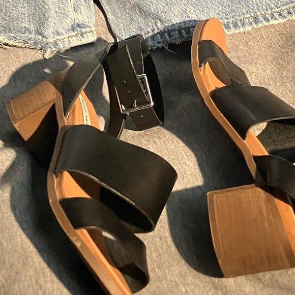 Steve Madden Black Leather Sandal - Picture 3 of 4